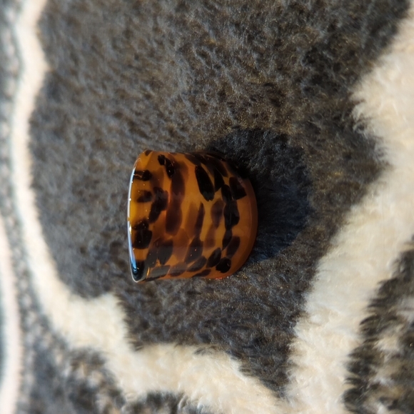 Lucite Large Animal Print Style Shield Ring - Sz 8 - Picture 7 of 12